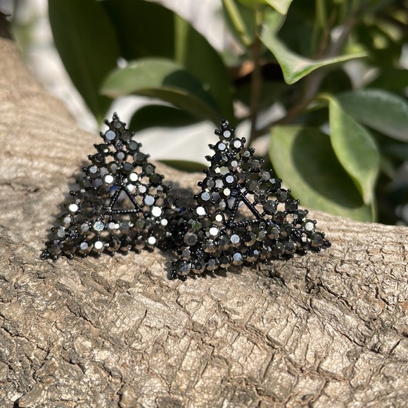 Triangle-shaped stud earrings | NWT - Picture 3 of 8